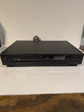 Fisher Studio Standard AD-738 Compact Disc Player